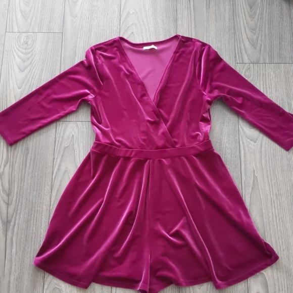 Silence+Noise Velvet Long sleeve Romper - Picture 1 of 3